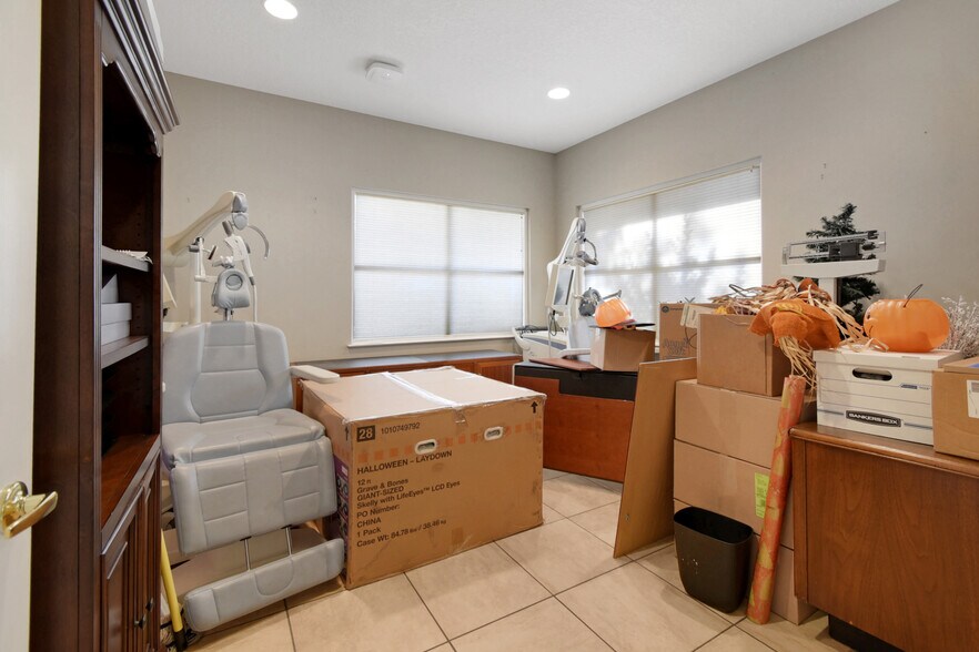More Photos Of 1555 Kingsley Ave, Orange Park Office For Lease