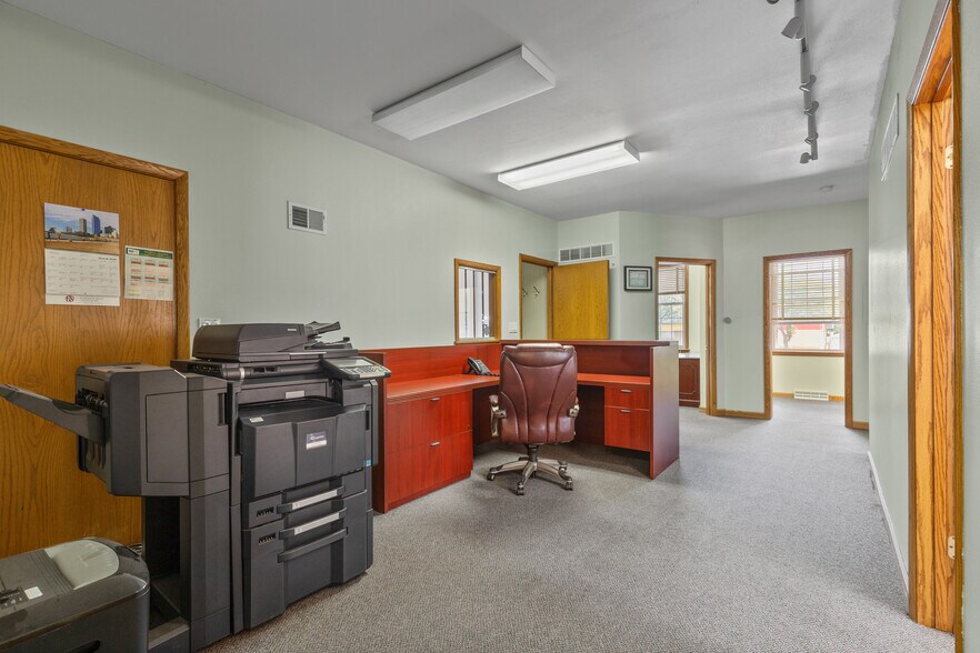 More Photos Of 7161 N 43rd St, Milwaukee Office For Sale
