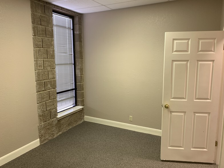 More Photos Of 4710 Shavano Oak, San Antonio Office For Lease