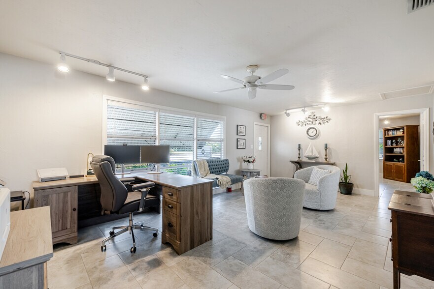 More Photos Of 164 Pondella Rd, North Fort Myers Office For Sale