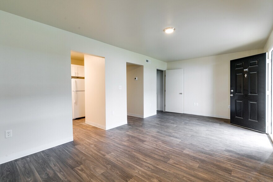 More Photos Of 1121 Stainback St, Petersburg Apartments For Sale