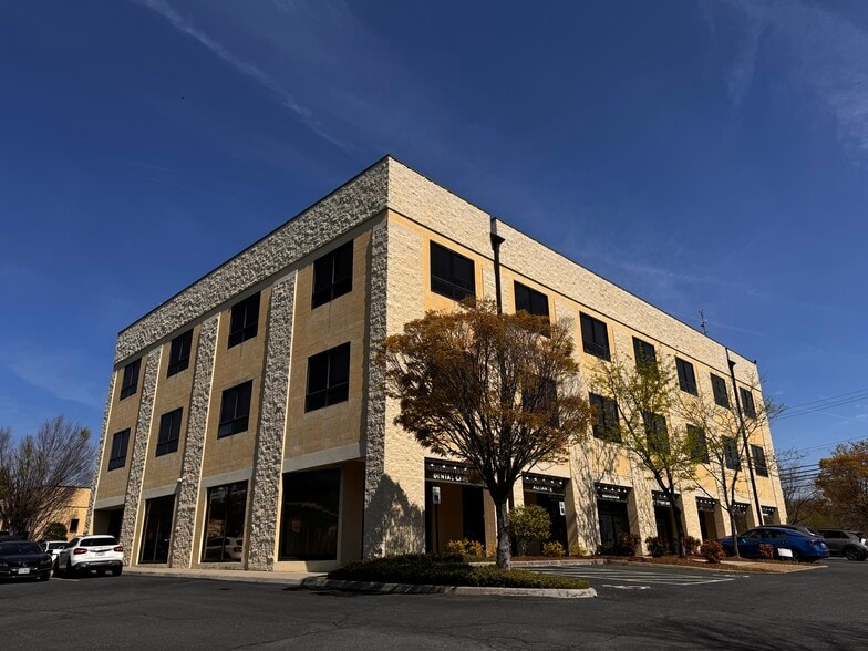 More Photos Of 684 Berkmar Cir, Charlottesville Office For Lease