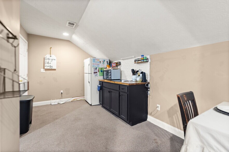 More Photos Of 4418 Main St, Clay City Flex For Sale