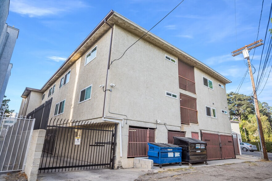 More Photos Of 5358 Circle Dr, Sherman Oaks Apartments For Sale