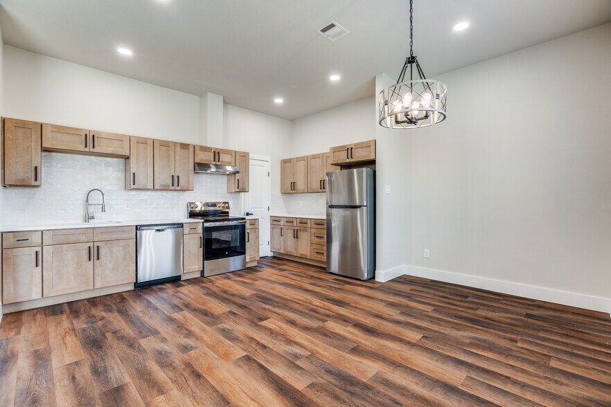 More Photos Of 6655 Mountain Trl, Dallas Apartments For Sale