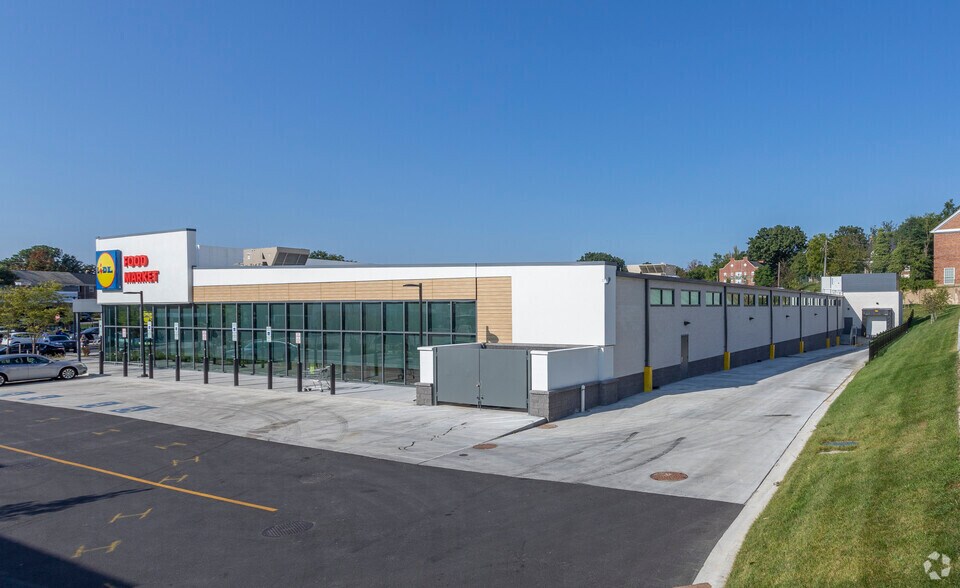 More Photos Of 1504 Havenwood Rd, Baltimore Supermarket For Lease