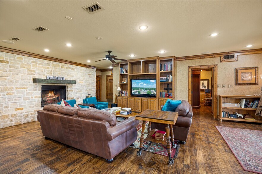More Photos Of 1904 Floyd Rd, Weatherford Specialty For Sale