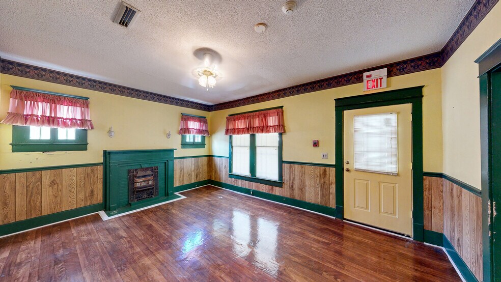 More Photos Of 104 N Herring St, Dothan Office For Sale