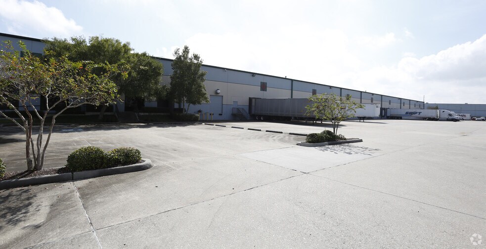 More Photos Of 310 James Dr E, Saint Rose Distribution For Lease