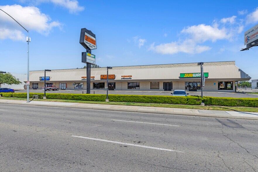 More Photos Of 2448-2452 N Clovis Ave, Fresno Showroom For Sale