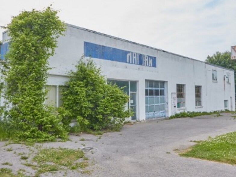 More Photos Of 349 King St W, Oshawa Freestanding For Sale