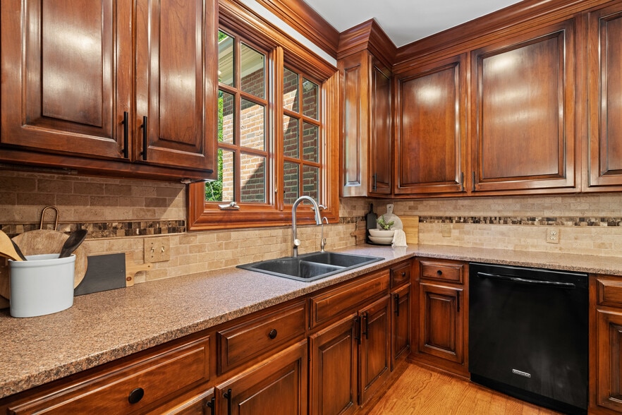 More Photos Of 5455 Plantation Rd, Sunbury Lodge Meeting Hall For Sale