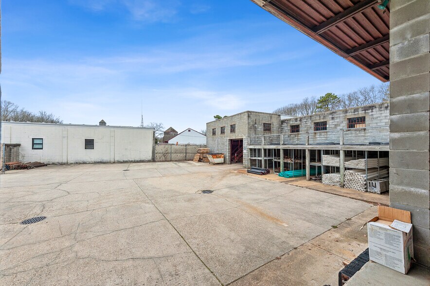 More Photos Of 348 Montauk Hwy, Wainscott Industrial For Sale