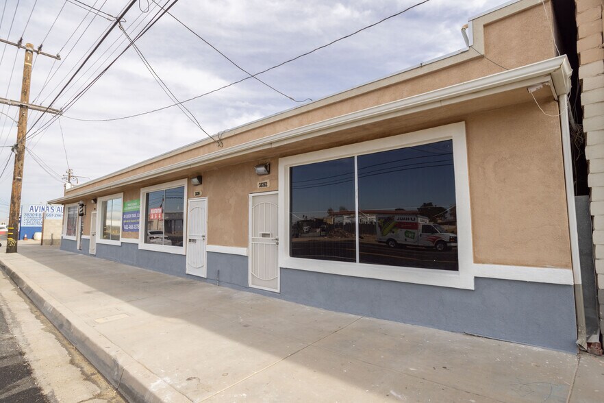 More Photos Of 38262 6th St E, Palmdale Storefront For Sale