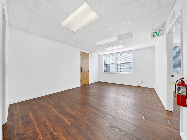 More Photos Of 2900 Bristol St, Costa Mesa Office For Sale