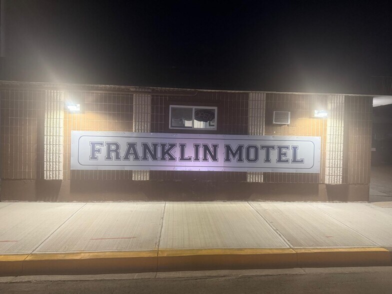 More Photos Of 101 Centre St, Assiniboia Hotel For Sale