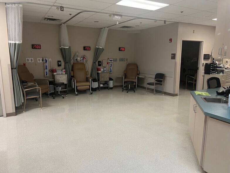 More Photos Of 3415 Golden Rd, Tyler Medical For Sale