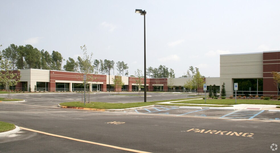 More Photos Of 7007 Harbour View Blvd, Suffolk Office For Lease