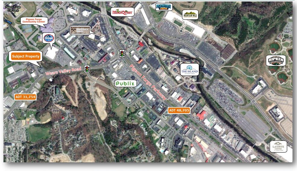 More Photos Of 242 Wears Valley Rd, Pigeon Forge Bank For Lease