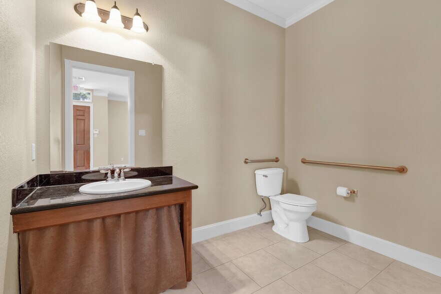 More Photos Of 11623 Spring Cypress Rd, Tomball Office For Sale