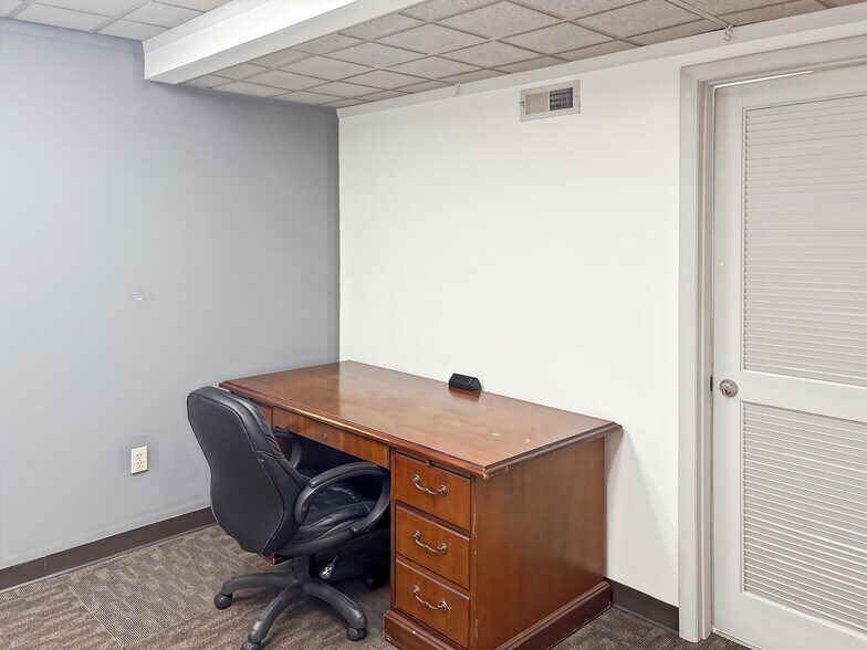 More Photos Of 220 S Main St, Butler Coworking Space