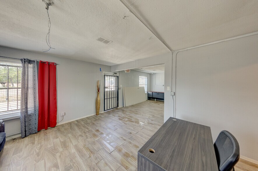 More Photos Of 8002-8004 Homestead, Houston Freestanding For Sale