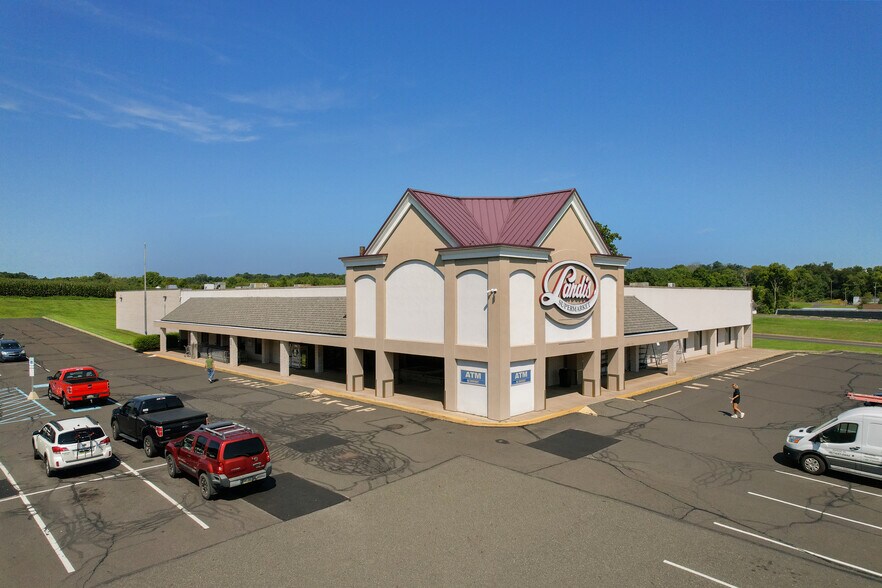 More Photos Of 841 Gravel Pike, Collegeville Supermarket For Lease