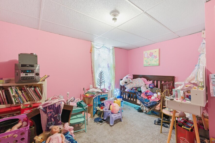 More Photos Of 198 N Main St, Salem Storefront Retail Residential For Sale