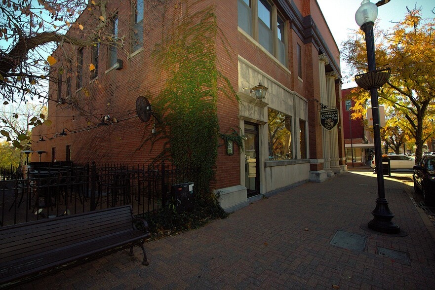 More Photos Of 100-104 N Main St, Saint Charles Office For Lease