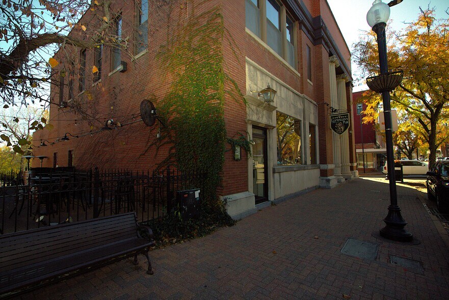 More Photos Of 104 N Main St, Saint Charles Office For Lease