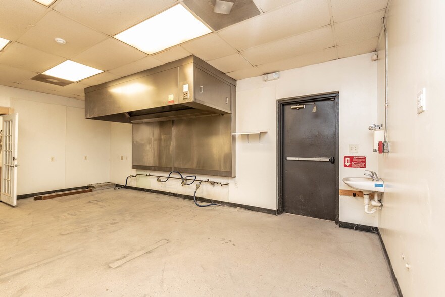 More Photos Of 1803 Claude Rd, Conover Religious Facility For Lease