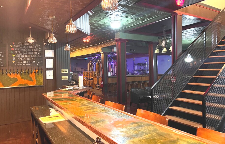 More Photos Of 32 Franklin St, Martinsville Storefront For Sale