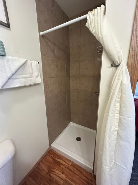 More Photos Of 332 E Onota St, Munising Hotel For Sale