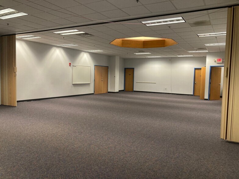 More Photos Of 2202-2336 S Park St, Madison General Retail For Lease