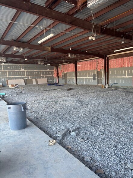 More Photos Of 5 Shoppers Dr, Winchester Freestanding For Lease