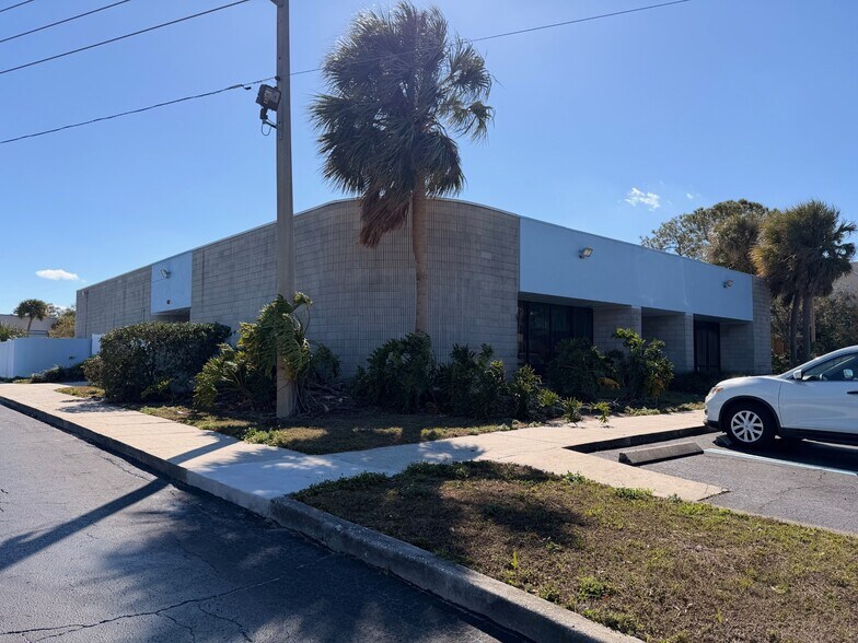 More Photos Of 14333 58th St N, Clearwater Office For Sale