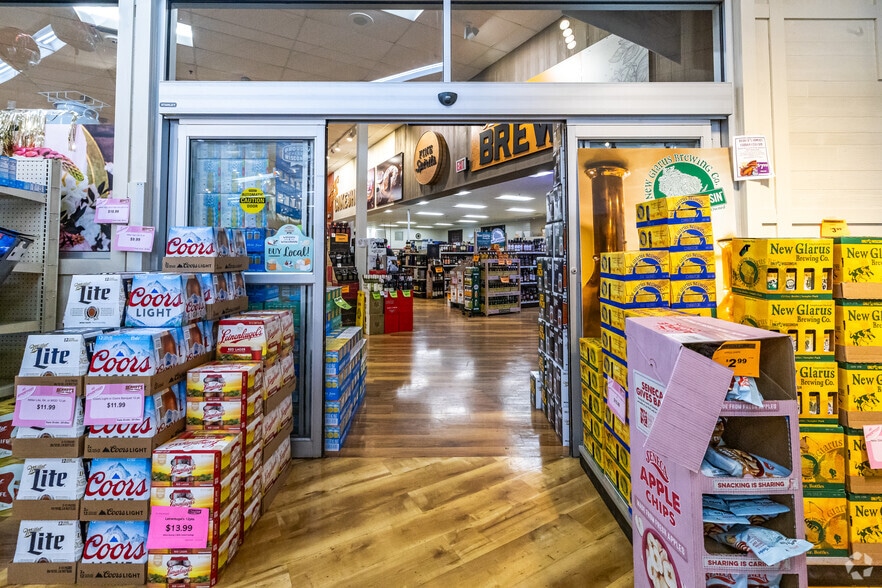 More Photos Of 690 W State St, Burlington Supermarket For Sale