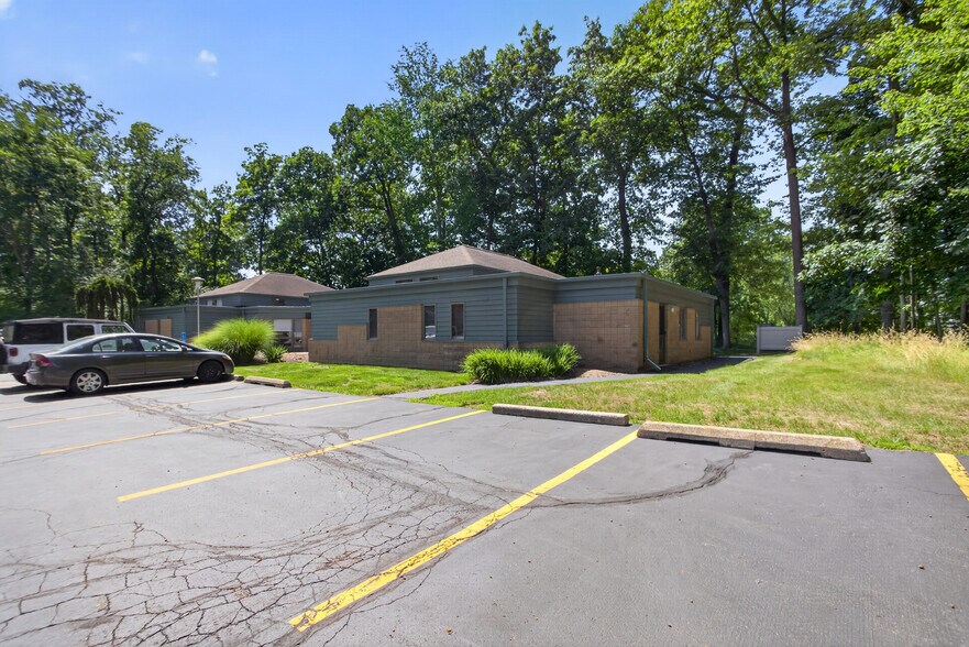More Photos Of 2575 Spring Arbor Rd, Jackson Medical For Sale