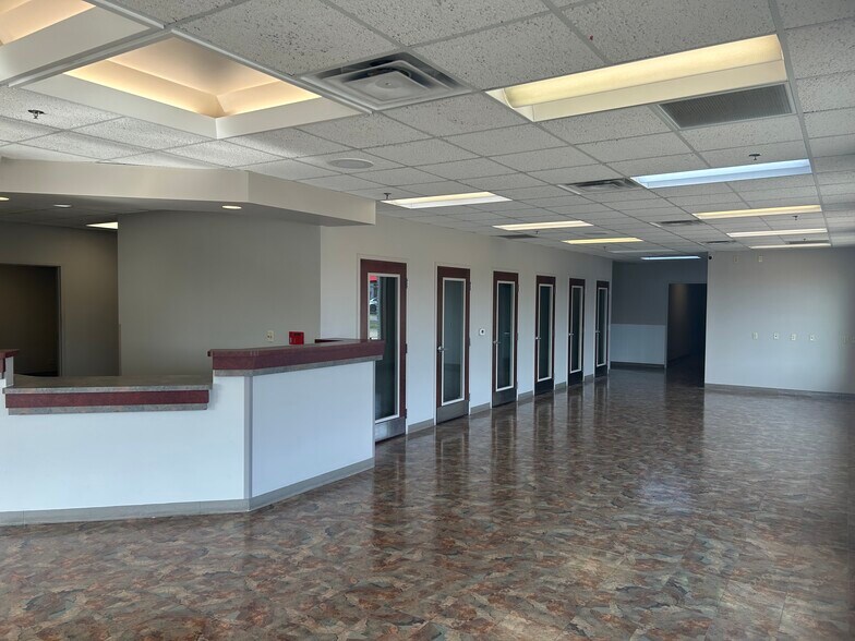 More Photos Of 435 E Columbia St, Springfield Medical For Lease