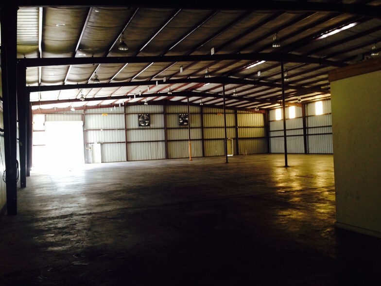 More Photos Of 19146 Highway 190 E, Hammond Warehouse For Lease