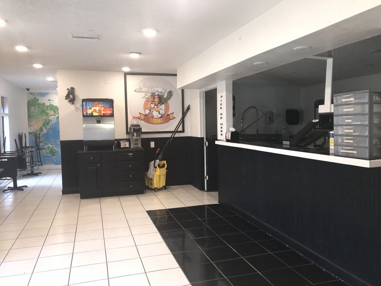 More Photos Of 410 Broad St, Brooksville Freestanding For Lease