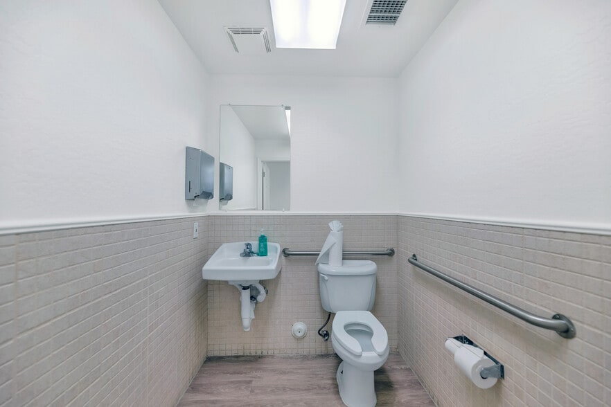 More Photos Of 130 S 63rd St, Mesa Medical For Lease