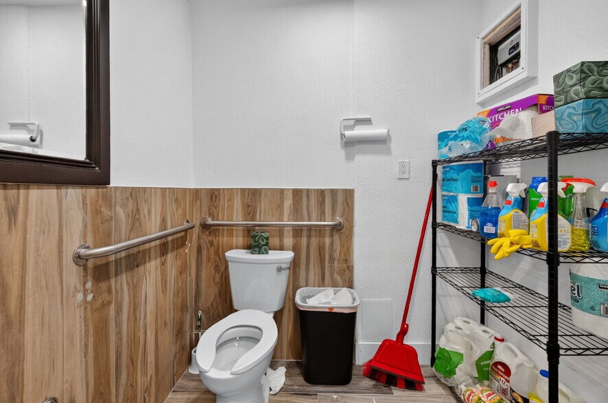More Photos Of 16811 NE 6th Ave, Miami Office For Sale