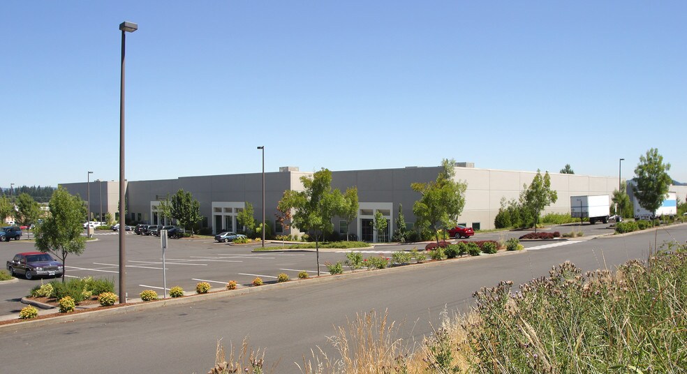 More Photos Of 19801-19899 SW 95th Ave, Tualatin Warehouse For Lease