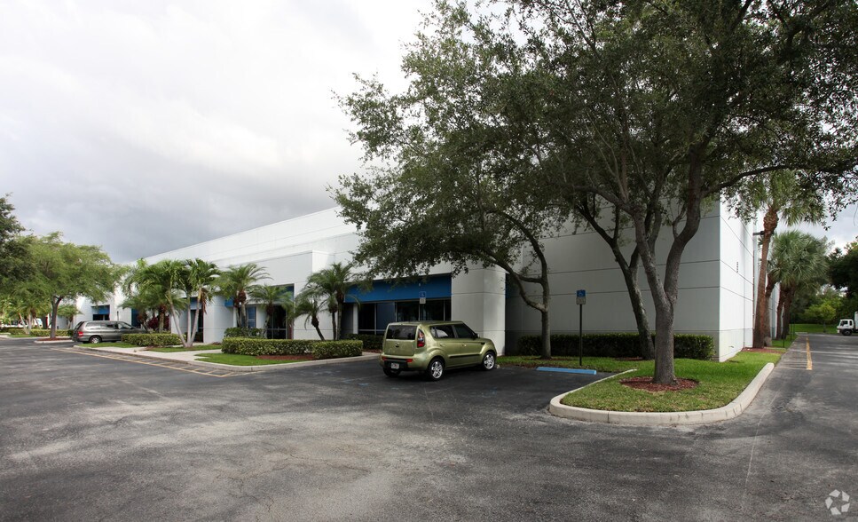 Primary Photo Of 13801-13807 NW 4th St, Sunrise Warehouse For Lease