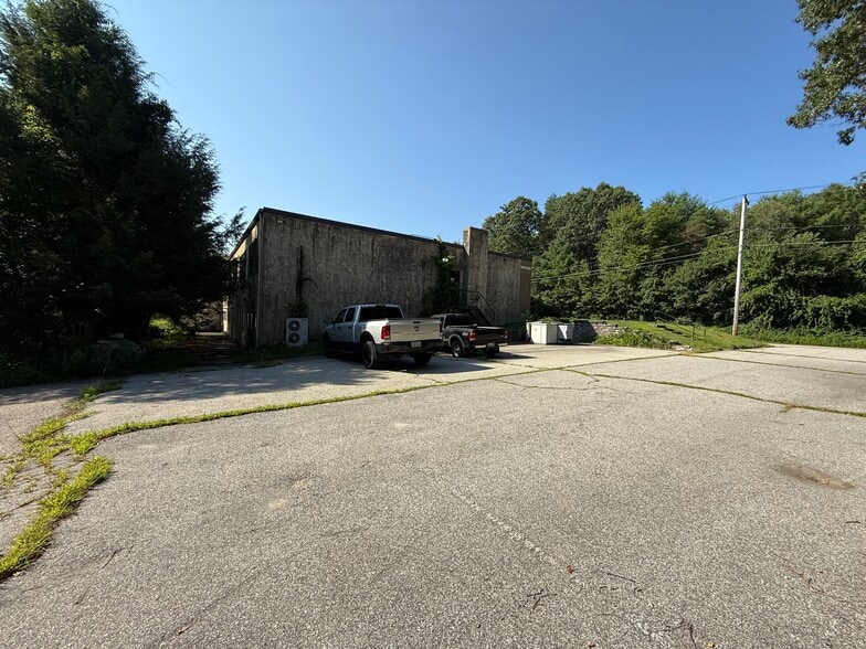 More Photos Of 44 Southbridge Rd, Dudley Light Manufacturing For Lease