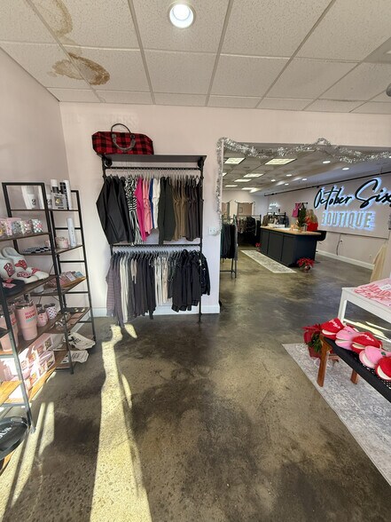 More Photos Of 380 Monroe Tpke, Monroe Storefront For Lease