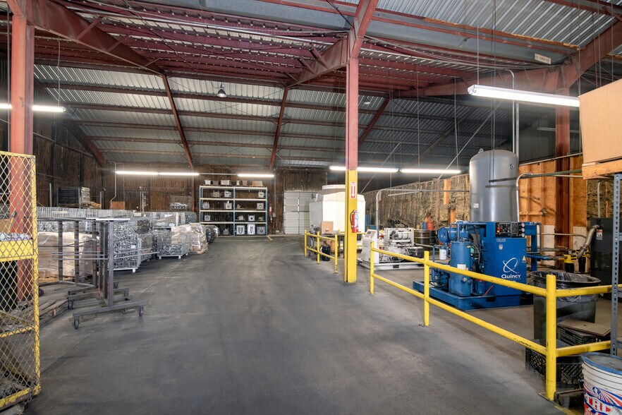 More Photos Of 400 E Vickery Blvd, Fort Worth Warehouse For Lease