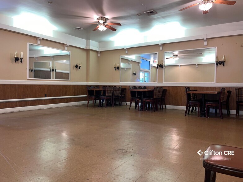 More Photos Of 639 W 1st Ave, Roselle Restaurant For Lease