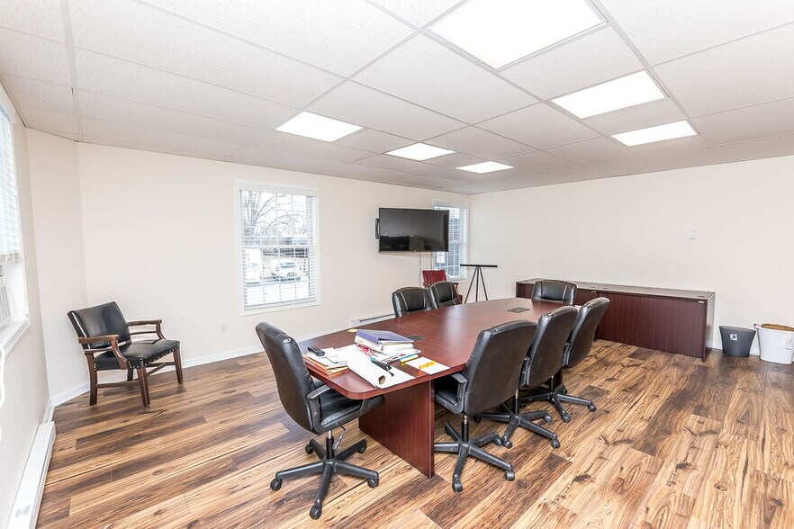More Photos Of 196 Carlton Dr, Inwood Industrial For Sale